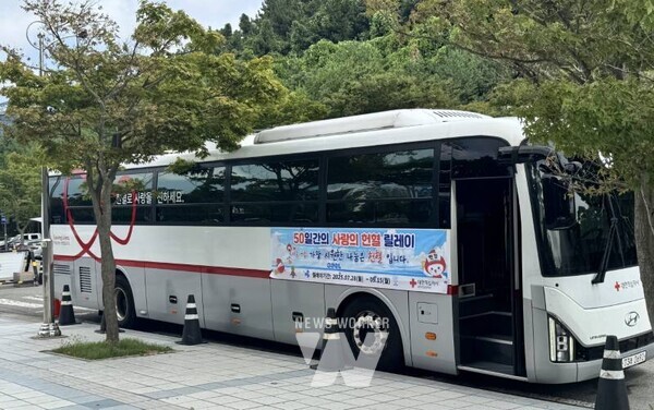 전라남도가 생명을 살리는 가장 따뜻한 나눔인 헌혈의 가치 확산과 혈액 수급 안정화를 위해 29일까지 이틀간 도청 오지호문(북문) 앞에서 사랑의 헌혈 행사를 진행한다.