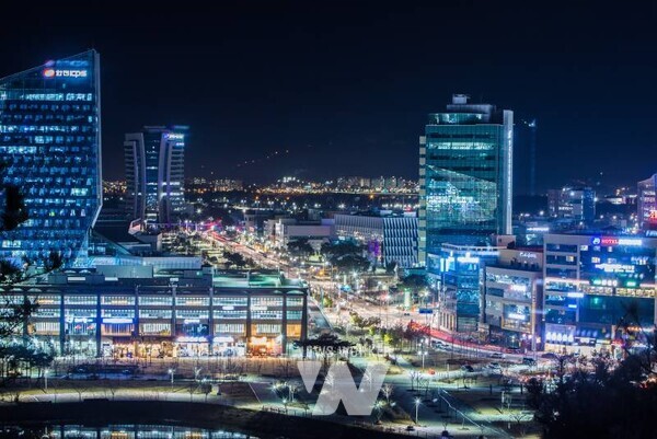 한전, 한전KPS, 한전KDN 등 에너지 공기업과 한국에너지공과대학교 등이 집적화돼 있어 ‘글로벌 에너지 허브’로 주목받고 있는 나주 빛가람혁신도시의 야경. (사진 제공-나주시)