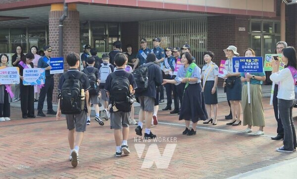 광주광역시동부교육지원청(이하 광주동부교육지원청)은 29일 지산중학교에서 지역사회 유관기관과 함께 ‘찾아가는 학교폭력예방 캠페인’을 실시했다.