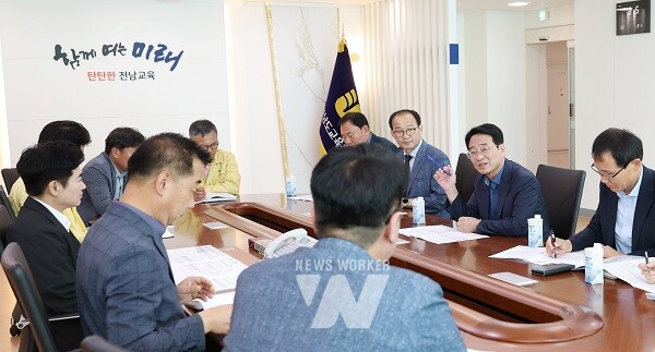 강진원 강진군수가 김대중 전남도교육감을 만나 지역교육 현안사업을 건의했다.