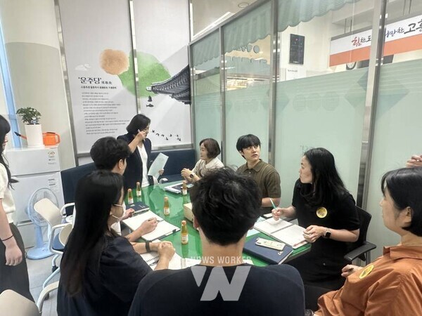 전남 고흥군(군수 공영민)은 민원행정 서비스 품질을 높이고 군민이 체감하는 친절행정을 실현하기 위해 지난 27일부터 28일까지 이틀간 10개 부서를 대상으로 ‘찾아가는 친절 코칭’을 실시했다