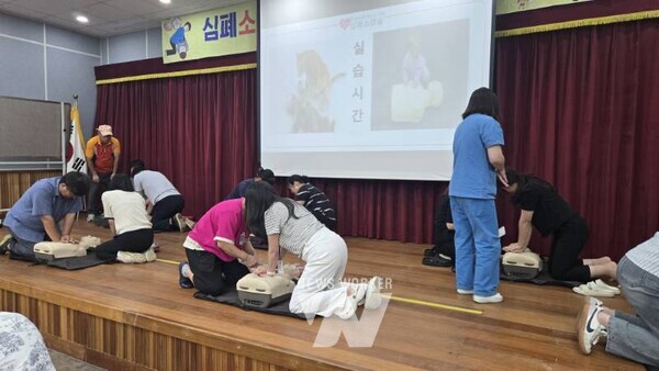 전남 구례군은 심폐소생술이 생명을 살리는 가장 기본적인 방법이라는 점에 주목해, 지난 27일부터 28일까지 이틀간 지역민과 공무원을 대상으로 ‘심폐소생술 및 응급처치 교육’을 실시했다.
