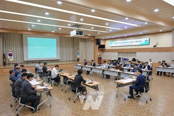 여수시(시장 정기명)는 27일 오전 시청 회의실에서 ‘2035 여수시 관광종합발전계획 수립 용역’ 최종보고회를 개최하고 향후 10년간 여수 관광의 비전과 실행 전략을 확정했다.