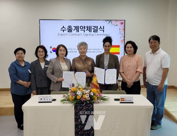 전남 광양시 소재 화장품 기업 ㈜메사코사가 스페인 K-뷰티 전문 판매업체 ‘YAKSOK COSMETICS’와 유기농 매화수 화장품 수출 계약을 체결했다.