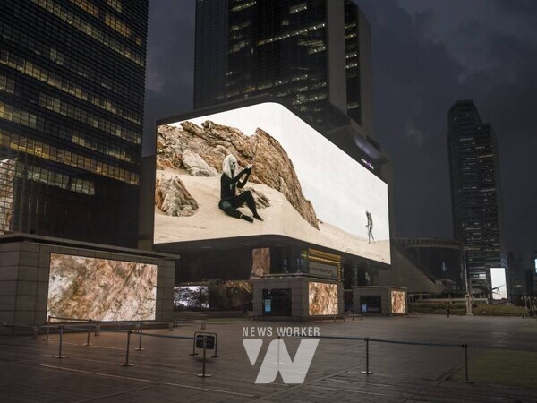 《다공의 도시: 바람이 오는 곳》 설치 전경 ⓒ 염지혜. 사진: 전병철. 제공: 마스그린.