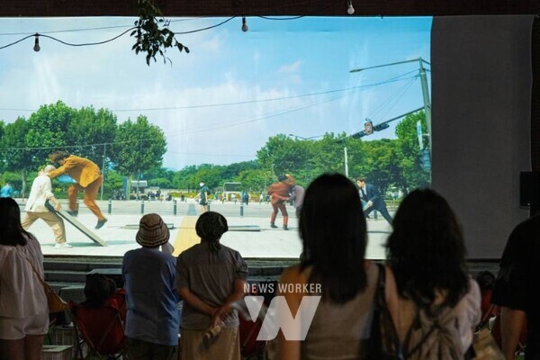 2024년 아르코예술극장 앞마당 상영회 현장 (사진 : 한국문화예술위원회 제공)