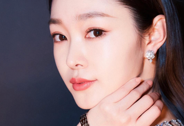 또 성형 의혹이 제기된 중국 스타 송일 [사진=송일 인스타그램]