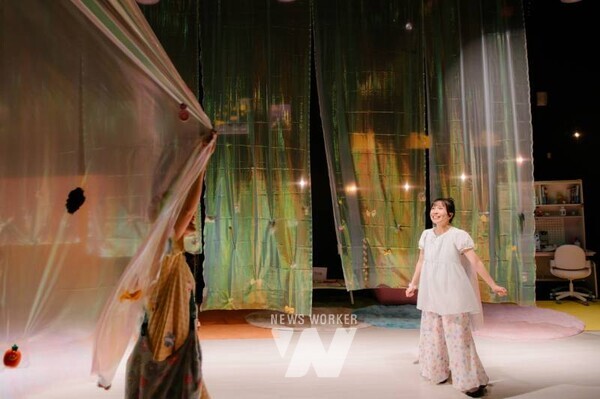 포밍부스-안녕, 잠 공연 모습 (사진 : 한국문화예술위원회 제공)