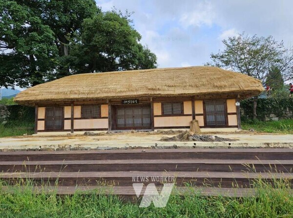 순천시는 초가이엉이기 전통문화를 계승하고, 전통가옥을 보호하기 위해 매년 초가집 지붕을 교체하고 있다