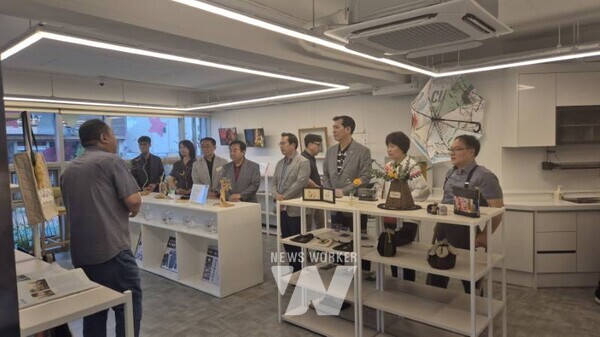 지난 2일 경기도의회 의정정책추진단 17명이 진도군 옥주골창작소를 방문해, 문화예술 거점 공간으로서의 활용 현황을 둘러보고 관계자들과 교류하는 시간을 가졌다