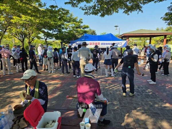 전남 영광군(군수 장세일)은 오는 13일(토)부터 14일(일)까지 2일간 한빛파크골프장에서 ‘함께 만들고 같이 누리는 영광군 파크골프 대회’를 개최한다.
