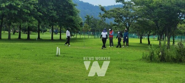 전남 영광군(군수 장세일)은 오는 13일(토)부터 14일(일)까지 2일간 한빛파크골프장에서 ‘함께 만들고 같이 누리는 영광군 파크골프 대회’를 개최한다.