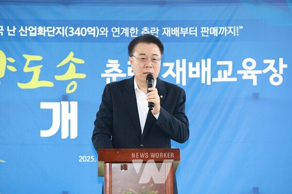 구복규 화순군수가 이양면 춘란재배교육장 개소식에서 인사말을 하고 있다.