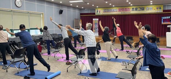 전남 구례군은 재가암환자와 가족을 대상으로 ‘재가암환자 활력증진 프로그램’을 지난 9월 3일부터 총 16회에 걸쳐 운영하고 있다.