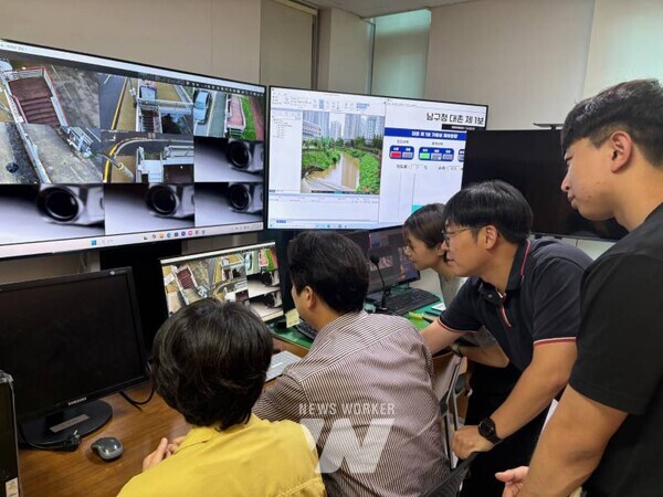 관제실 모니터링 모습