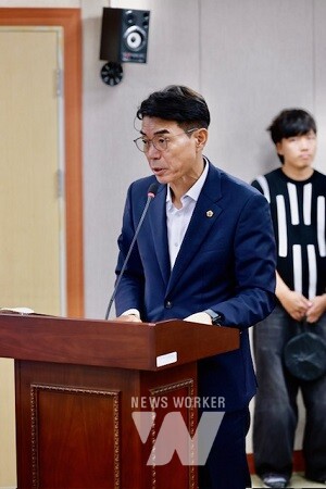 조례안 제안 설명하는 류기준 전남도의원