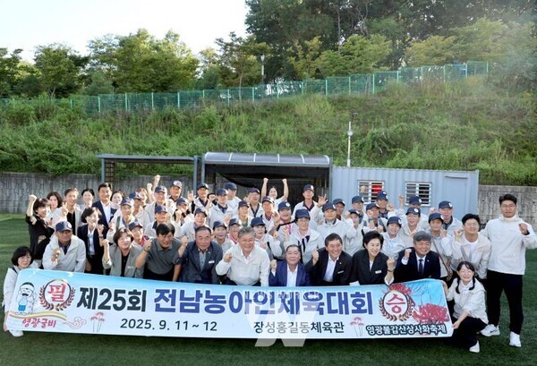 제25회 전남 농아인체육대회에 참가하는 영광군 선수단이 지난 11일 영광군 장애인복지타운에서 결단식을 갖고 대회 선전을 다짐했다.