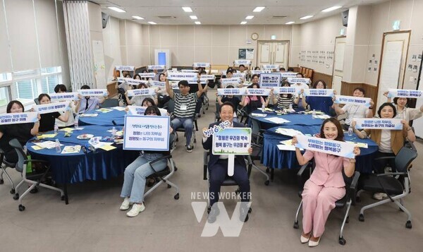 광주시 동구(청장 임택)는 12일 푸른마을공동체센터 3층에서 ‘청렴 지킴이 워크숍’을 열고 부패 취약 분야 개선을 위한 실무 논의를 진행할 예정이다.