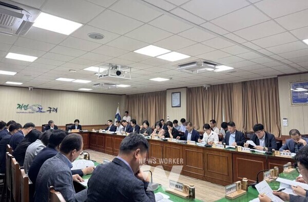 전남 구례군은 9월 15일 군청 상황실에서 중대재해 예방을 위한 안전점검 회의를 개최했다