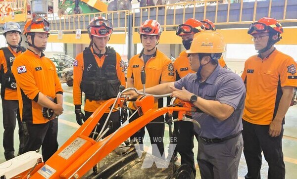 전남 장성군이 지난 11~12일 농기계임대사업소 본소에서 장성소방서 구급대원 40여 명을 대상으로 농기계 사고 대응 특별안전교육을 실시했다.