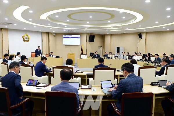 광산구의회(의장 김명수)가 15일 열린 제299회 임시회 제2차 본회의를 끝으로 12일간의 의사일정을 모두 마무리했다