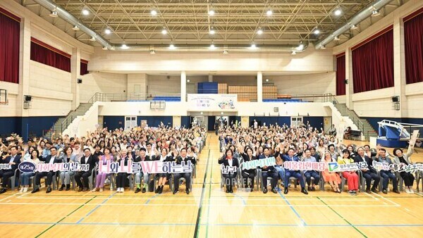 광주시 남구는 제26회 사회복지의 날을 기념해 관내 사회복지인이 한자리에 모이는 ‘남구, 복지愛 퐁당’ 행사를 오는 25일 남구 다목적체육관에서 개최한다