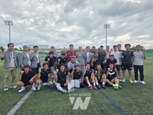 전남 영광군(군수 장세일)이 지난 13일부터 14일까지 양일간 “제4회 전라남도지사배 전국실버동호인 축구대회”를 영광스포티움 축구전용구장 등 4개 구장에서 성황리에 마무리했다