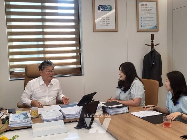 전남 영광군(군수 장세일)은 지난 11일 청년부군수와 함께 2025년 청년전용예산제 정책 제안사업을 검토하고 2026년도 예산 편성 방안을 논의했다.