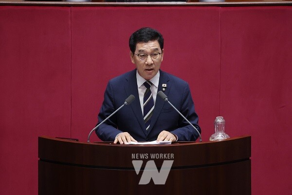 질의하는 더불어민주당 신정훈 국회의원(전남 나주·화순)