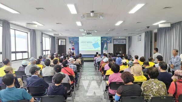 하반기 일자리사업 참여자 안전보건교육이 지난 15일 함평군청 대회의실에서 일자리사업 참여자 및 업무 담당자 100여 명을 대상으로 실시됐다