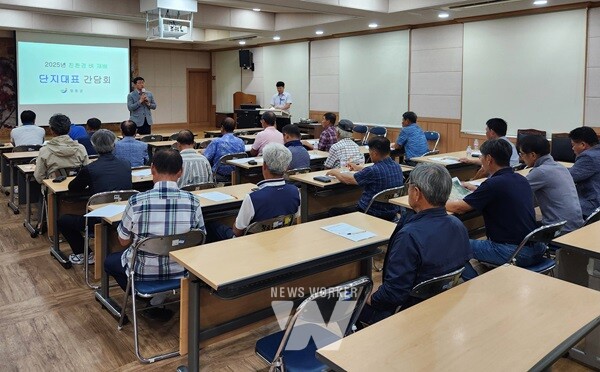 장흥군은 지난 16일 친환경 벼 재배단지 대표, 친환경농업협회 등 40여명이 참여한 가운데 친환경농업 간담회를 가졌다.