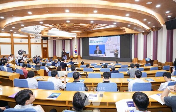 AI모빌리티 신도시 구상 국회 정책토론회가 17일 오전 서울 여의도 국회의원회관 제1소회의실에서 열렸다./광주광역시 제공
