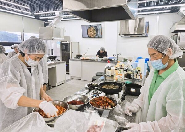 전남 장성군이 장성호 하류 미락단지 음식점의 경쟁력을 높이기 위해 ‘남도음식거리 명품화 사업’을 추진한다.