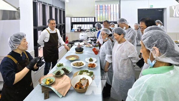 전남 장성군이 장성호 하류 미락단지 음식점의 경쟁력을 높이기 위해 ‘남도음식거리 명품화 사업’을 추진한다.