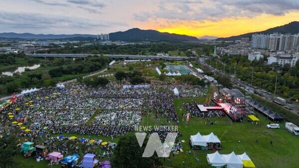지난 20~21일 황룡친수공원에서 열린 제3회 광산뮤직ON페스티벌 행사장 전경. 이틀간 9만 5,000여 명이 찾아 가을의 낭만과 감성을 즐겼다.