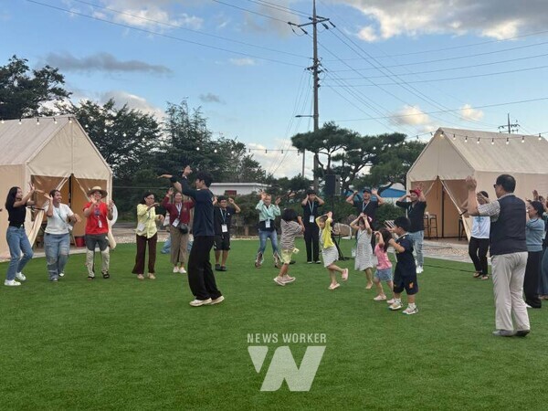 전남 담양군(군수 정철원)은 지난 20일 관내 다문화가족 12가정 50여 명을 대상으로 ‘2025년 다문화가족 더 힐링 캠프’를 진행했다.