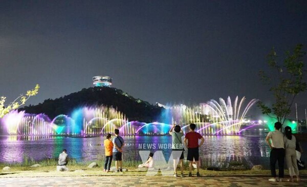 빛가람호수공원의 음악분수(사진 제공-나주시)