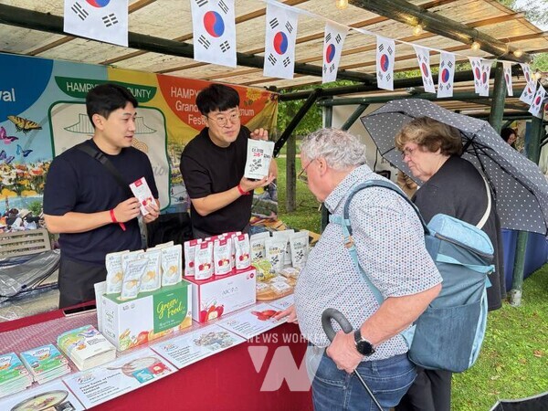함평군, 프랑스 16구 아끌리마따시옹 공원 한가위 축제에서 농특산물 홍보 부스 운영 및 나리뫼 농악단 공연
