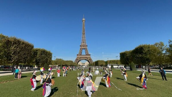 함평군, 프랑스 16구 아끌리마따시옹 공원 한가위 축제에서 농특산물 홍보 부스 운영 및 나리뫼 농악단 공연