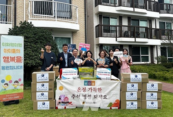 전라남도의회 이재태 의원(더불어민주당ㆍ나주3)이 24일, 추석 명절을 맞아 나주시 소재 아동복지시설인 이화영아원을 방문해 온정의 마음을 전했다