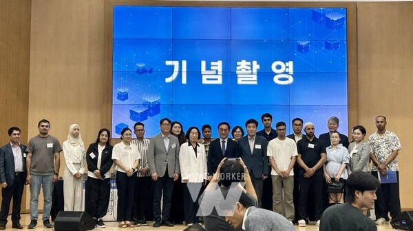 국립목포대학교(총장 송하철) 전남이민외국인종합지원센터는 지난 24일(수) ‘지역특화 우수인재 안정적 거주 기반 구축을 위한 민·관·학 정책 원탁회의’를 열었다.