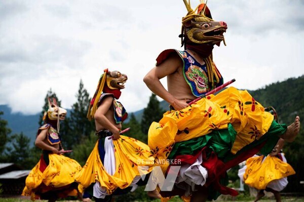 페마 린파의 세 가지 가면 춤 (부탄)