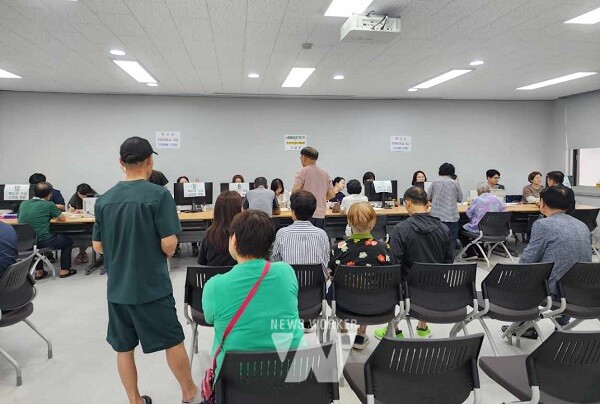 화순읍 행정복지센터 민생회복 소비쿠폰 접수 현장