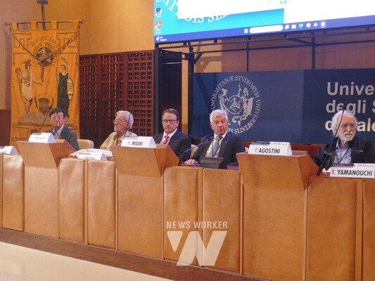 팔레르모 대학에서 개최된 학회 개회식