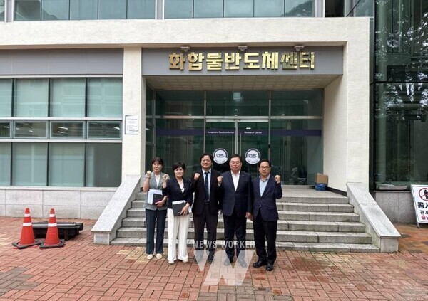 국립목포대학교(총장 송하철) 화합물반도체센터는 지난 15일 화합물반도체센터에서 전라남도·무안군과 함께 ‘지역개발 화합물반도체 기술지원 및 인력양성’ 사업의 추진 상황을 점검하고 중간 성과와 향후 계획을 공유했다