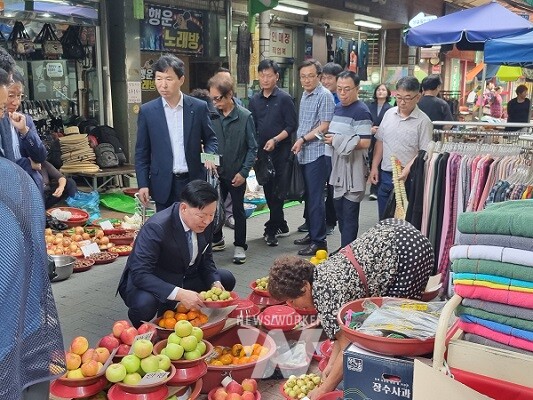 김정희 전라남도의회 교육위원장 ‘순천 전통시장 장보기 행사“