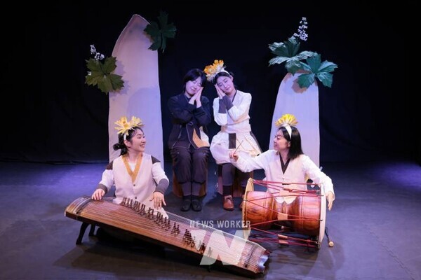 창작집단 인사리 국악인형극 《뿔》사진 : 한국문화예술위원회 제공