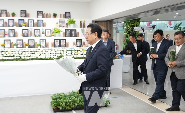 제주항공 여객기 사고 희생자 무안공항 합동분향소 참배