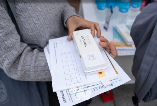 아르코(ARKO)는 여성 문학의 창작저변 확대와 신진문인 발굴을 위해 제43회 마로니에여성백일장을 오는 29일(수) 오전 10시부터 서울 종로구 마로니에 공원 일대에서 개최한다.