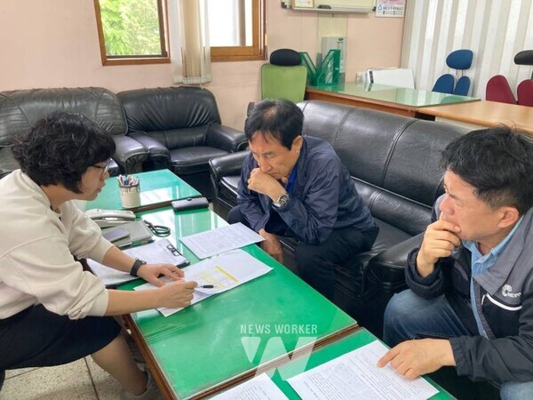 광주시 서구(구청장 김이강)는 ‘2025년 상반기 적극행정 우수사례 경진대회’에서 ▲‘골목경제119 프로젝트(서구소상공인경영지원센터)’와 ▲‘보행취약계층을 위한 안전한 보행환경 조성(이옥주 상무2동 마을자치팀장)’ 사례가 최우수 사례로 선정됐다